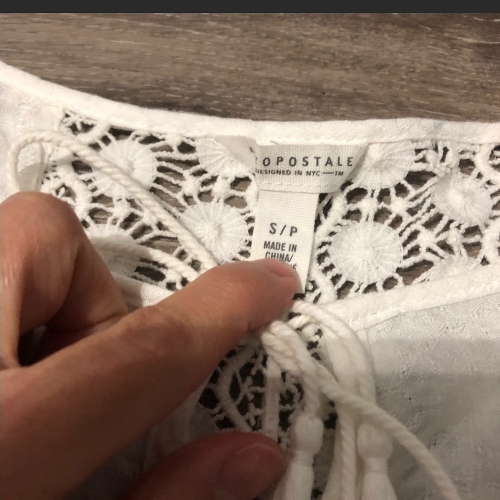 Aeropostale S Like New eyelet Bell Sleeves White Boho Blouse Shirt Lightweight - Picture 6 of 17